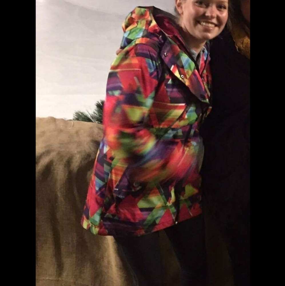 Patterned Ski Jacket In Like New Condition. - image 8